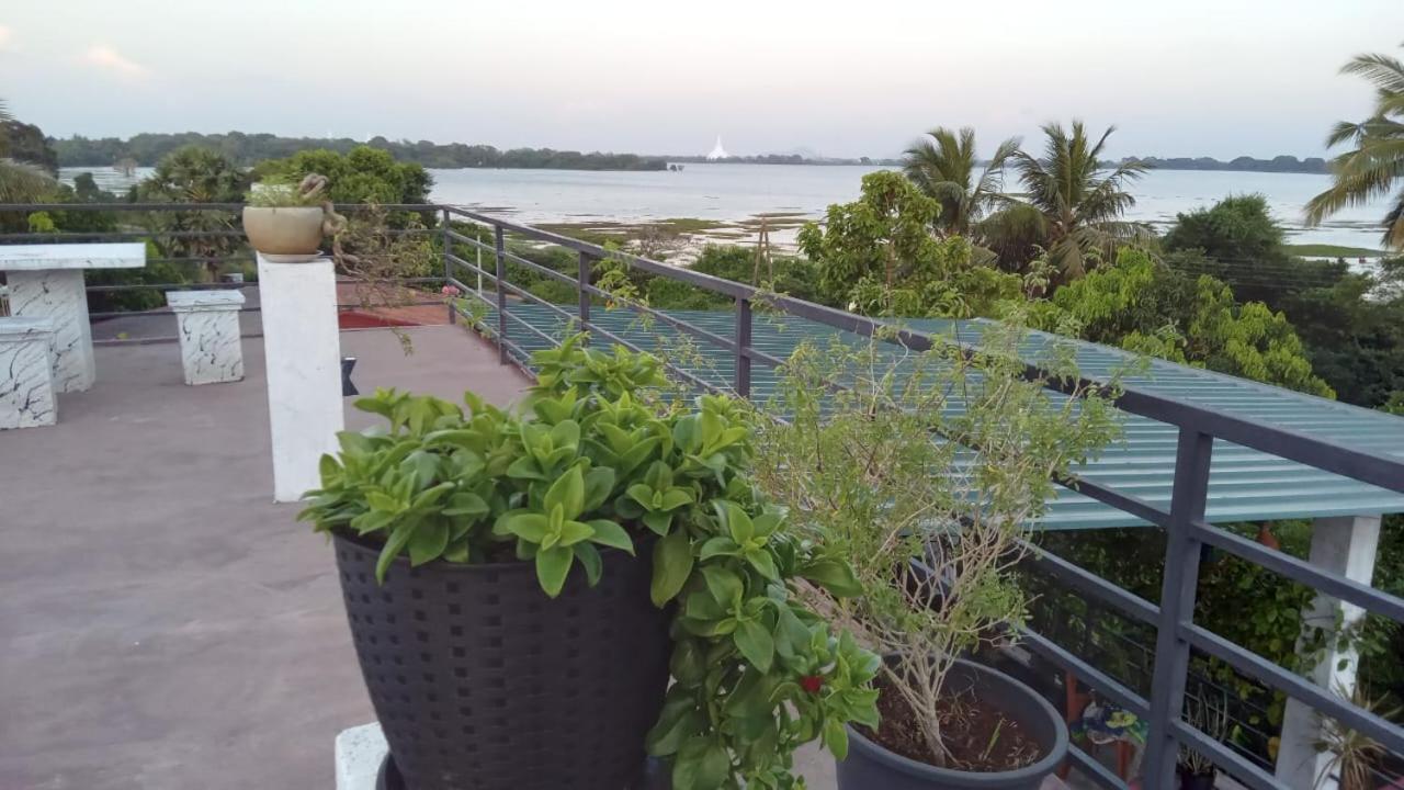 Lake Edge Resort Анурадхапура Екстериор снимка